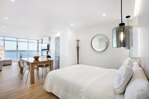 1 habitación, tabla de planchar con plancha, wifi gratis y ropa de cama 