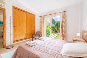 3 chambres, fer et planche à repasser, Wi-Fi gratuit, draps fournis