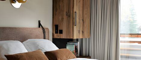 7 bedrooms, iron/ironing board, free WiFi, bed sheets