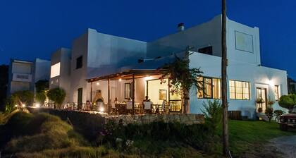 Bed and Breakfast 'Ilios and Irene 1' with Shared Terrace, Wi-Fi and Air Conditioning