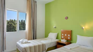 1 habitación, tabla de planchar con plancha, wifi gratis y ropa de cama