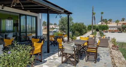 Bed and Breakfast 'Ilios and Irene 6' with Shared Terrace, Wi-Fi and Air Conditioning
