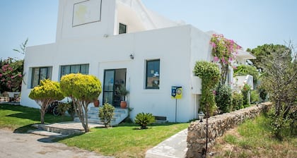 Bed & Breakfast „Ilios and Irene 8“ mit Gemeinschaftsterrasse, WLAN und Klimaanlage