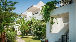 A courtyard with a stone pathway, potted plants, and a staircase leading to an upper level. - Bed and Breakfast 'Ilios and Irene  9' with Shared Terrace, Wi-Fi and Air Conditioning (?ast??a??)