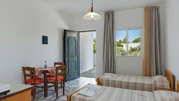 1 chambre, fer et planche Ă repasser, Wi-Fi gratuit, draps fournis