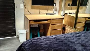 1 Schlafzimmer, Schreibtisch, Bügeleisen/Bügelbrett, kostenloses WLAN