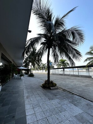 Front of property - Moon Halo Hotel (Ha Long)