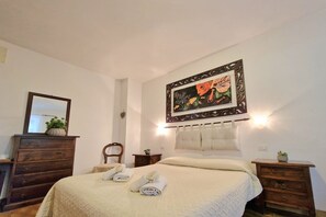 7 habitaciones, tabla de planchar con plancha, wifi y ropa de cama 