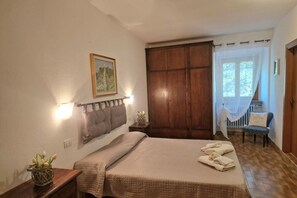 7 chambres, fer et planche à repasser, Wi-Fi, draps fournis