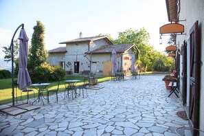 Outdoor dining - Villa Burga by MMega (Città di Castello)