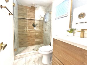 Shower, towels, soap, shampoo - 4173-Quaint Studio (San Diego)