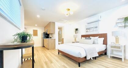 4173-Quaint Studio
