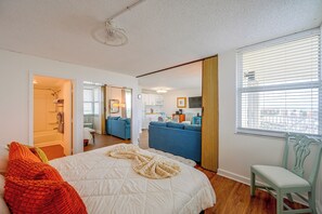 Iron/ironing board, Internet, bed sheets - Fort Myers Beach Studio w/ Balcony & Views! (Fort Myers Beach)