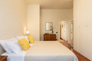 2 chambres, bureau, fer et planche à repasser, accès au Wi-Fi (inclus)