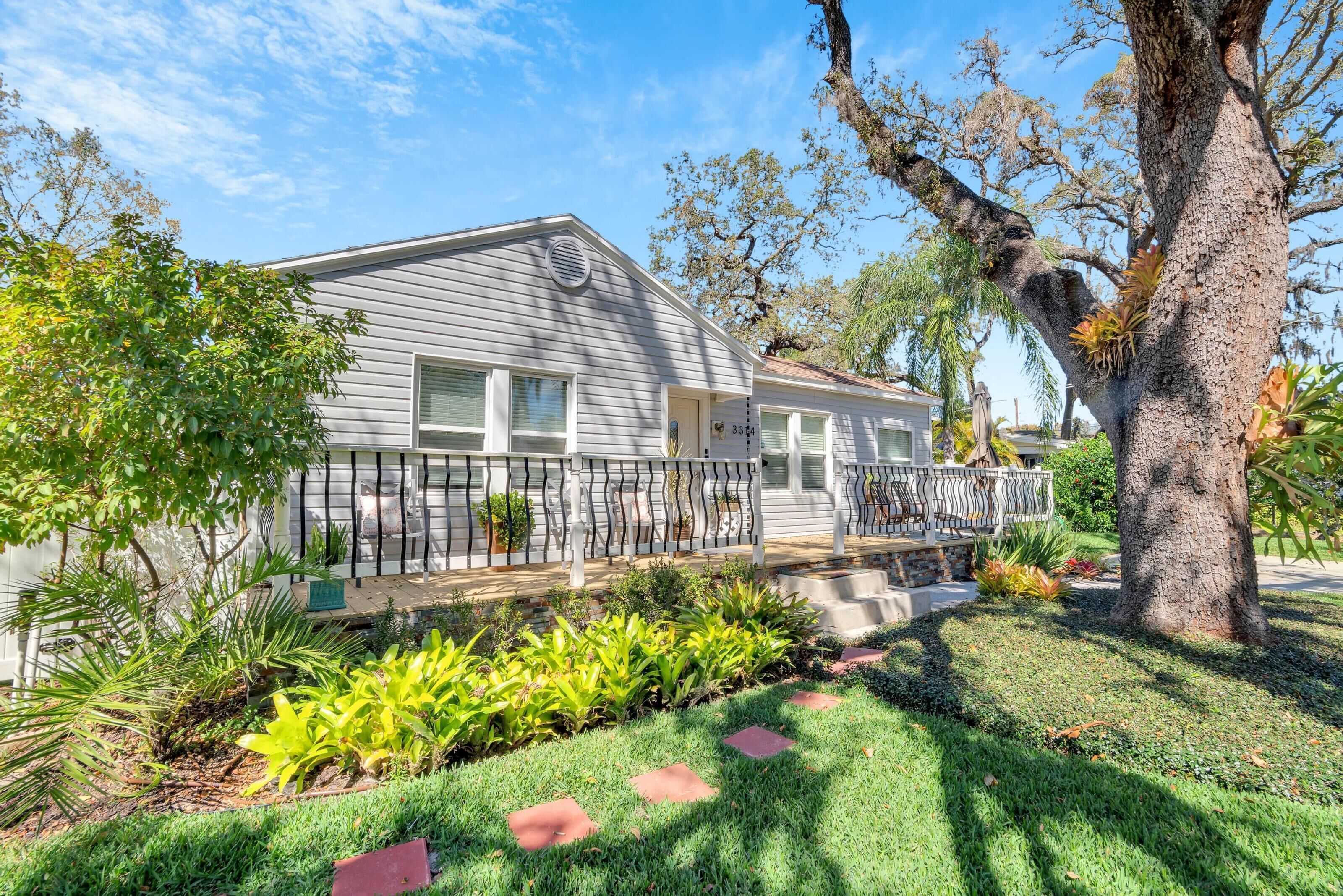 Spacious & Tropical - Patio & Grill - Ace Location