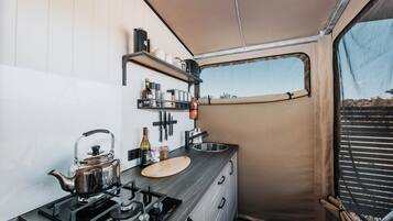 Fridge, stovetop, coffee/tea maker, electric kettle