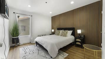 2 bedrooms, desk, iron/ironing board, free WiFi