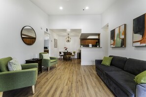Interior - Next To Vegas Strip - Sleeps 6 (Las Vegas)