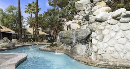 Next To Vegas Strip - Sleeps 6