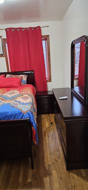 3 bedrooms, desk, iron/ironing board, WiFi