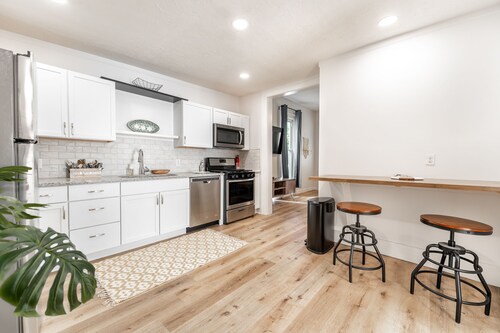 Cozy Fountain Square gem near Lucas Oil Stadium ! Pet-Friendly!