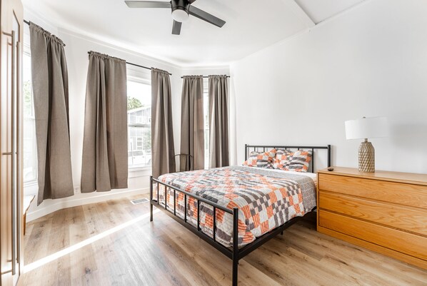 2 bedrooms, desk, iron/ironing board, free WiFi