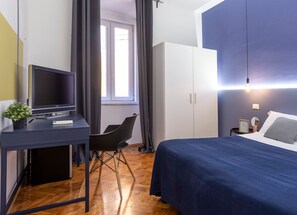 City Room | 1 bedroom, premium bedding, desk, laptop workspace - Ghiberti - Lovely Guesta Room w Bathroom (Trieste)