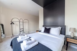 5 bedrooms, desk, iron/ironing board, free WiFi