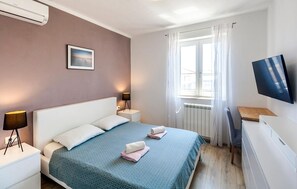 3 bedrooms, travel cot, free WiFi, bed sheets - Beautiful home in Marcana (Marcana)