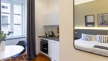 City Room | Private kitchen | Fridge, oven, stovetop, coffee/tea maker