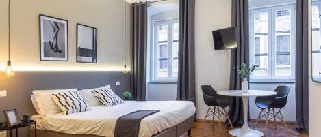 City-Zimmer | 1 Schlafzimmer, Schreibtisch, laptopgeeigneter Arbeitsplatz