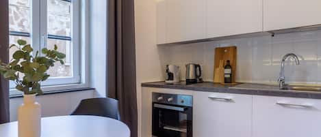 Chambre Ville | Cuisine privée | Réfrigérateur, un four, surface de cuisson, cafetiÚre-théiÚre