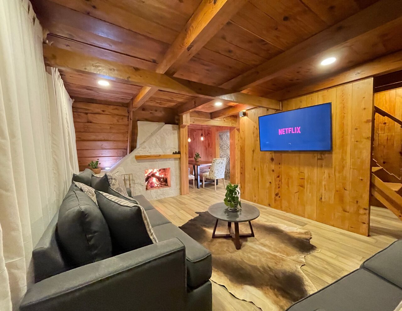 Elite Cabin | Living area | Flat-screen TV