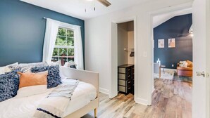 2 dormitorios, tabla de planchar con plancha, wifi y ropa de cama
