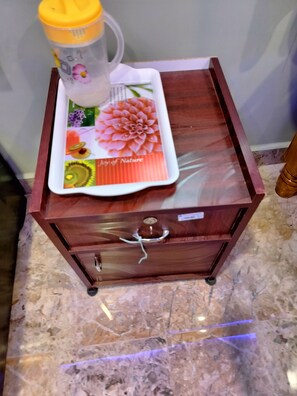 Individually decorated, individually furnished, laptop workspace - Daylight Stay (Chennai)