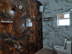 Executive Triple Room | Bathroom - Daylight Stay (Chennai)