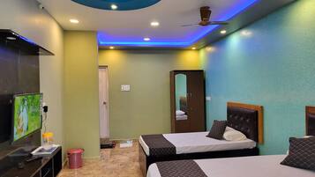 Executive Triple Room | Individually decorated, individually furnished, laptop workspace