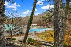 Outdoor pool - Cozy cabin minutes from downtown Bryson City/Tail of the Dragon. Pet-Friendly! (Bryson City)