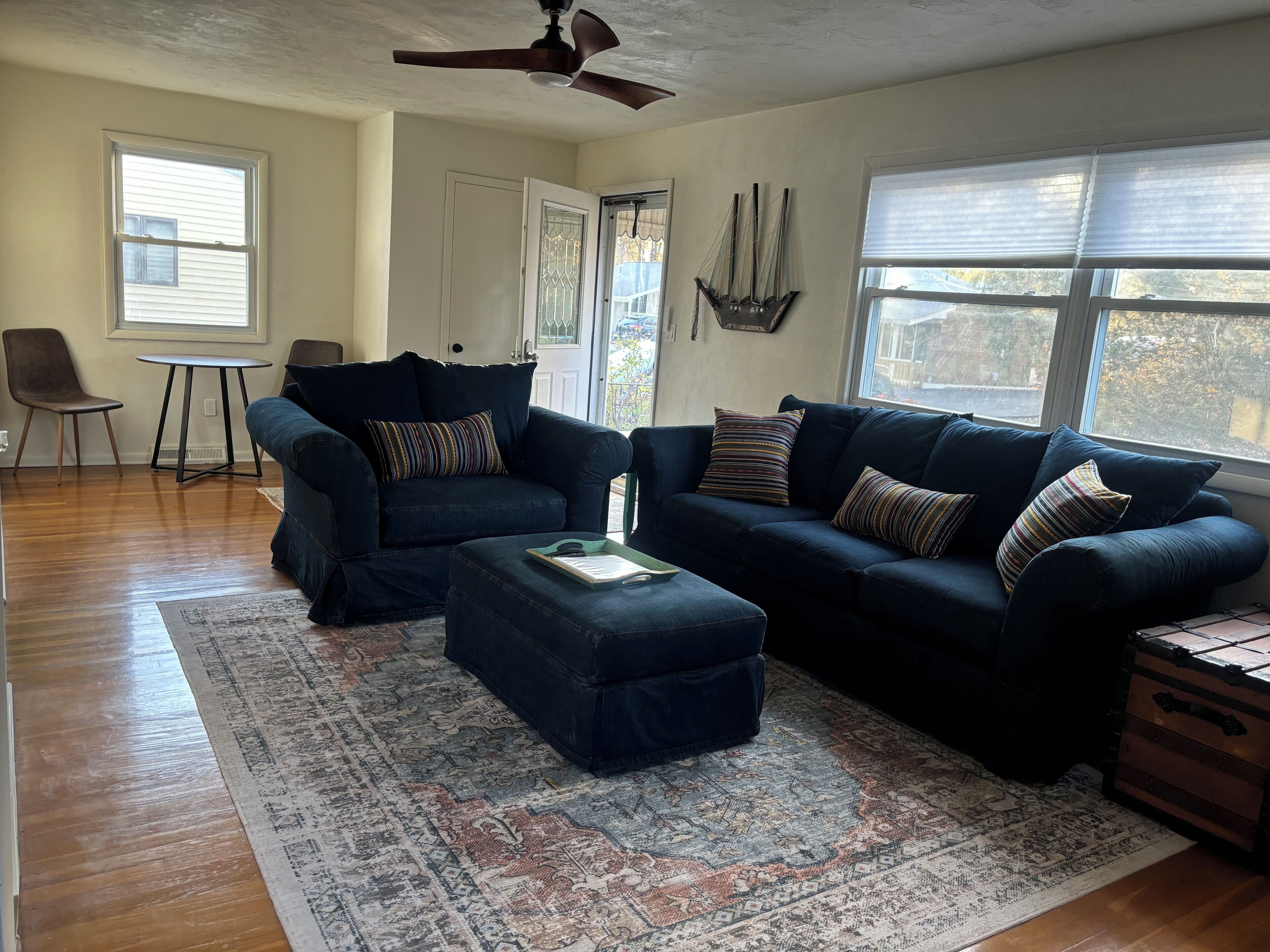 Smart-TV, DVD-Player, Tischfußball