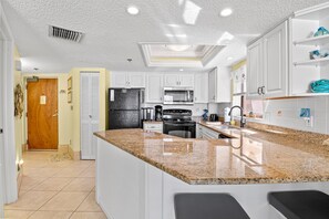 ثلاجة، ميكروويف، فرن، غسالة أطباق