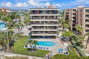 Exterior - 🌊 Panoramic Gulf Views & Soothing Coastal Vibes (St Pete Beach)