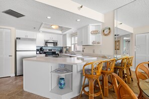 Private kitchen - 🌊 Panoramic Gulf Views & Soothing Coastal Vibes (St Pete Beach)