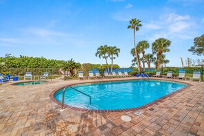 Een verwarmd zwembad