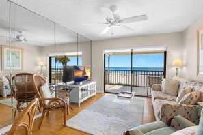 TV - 🌊 Panoramic Gulf Views & Soothing Coastal Vibes (St Pete Beach)