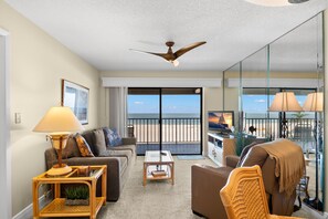 TV - 🌊 Gulf-Front Comfort with Panoramic Views (St Pete Beach)