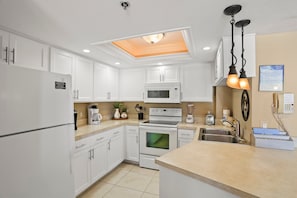 ثلاجة، ميكروويف، فرن، غسالة أطباق