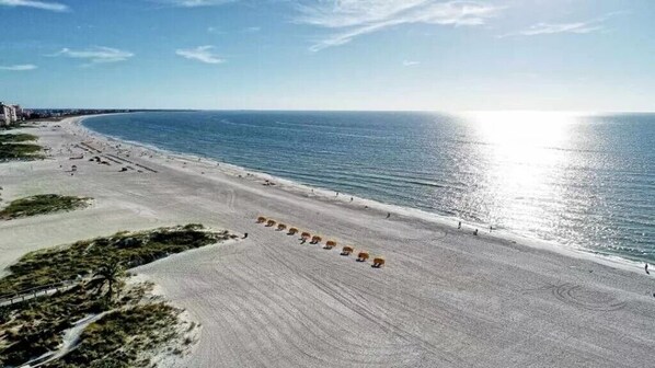 På stranden
