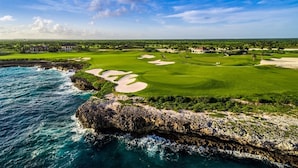 Golf - Large modern 7BDR villa with service staff with pool, close to beach and golf (Punta Cana)