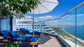 Panoramic Penthouse, 2 Bedrooms, Private Pool, Bay View | 1 bedroom, Egyptian cotton sheets, premium bedding, down comforters