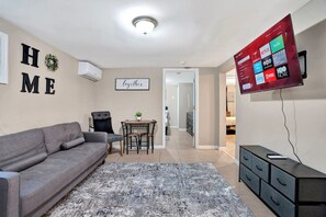 Interior - Serene Downtown Clarksville Villa (Clarksville)